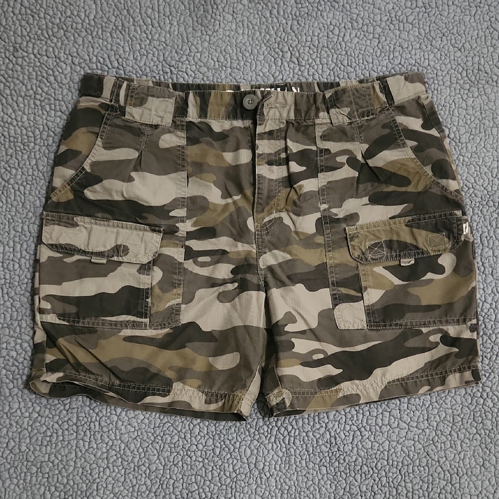 Men's Magellan Outdoors Camo Cargo Shorts Size 36